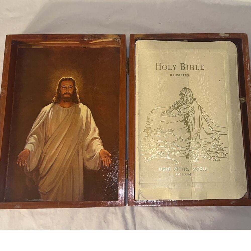 Holy Bible Illustrated Light Of The World Edition 1971 - With Wooden Box
